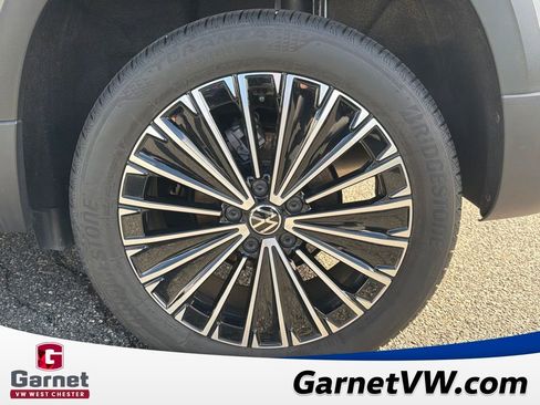 Certified 2025 Volkswagen Taos SE image 47