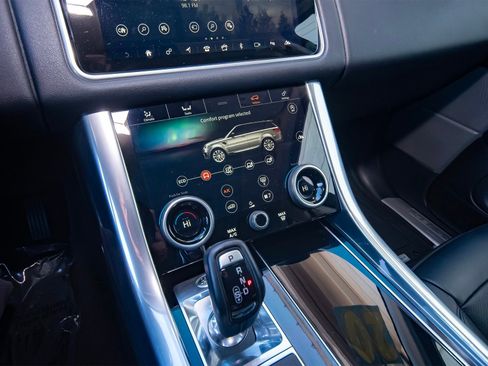 Used 2020 Land Rover Range Rover Sport HSE image 25