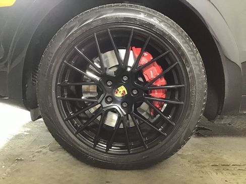 Certified 2022 Porsche Cayenne GTS AWD/4WD image 11
