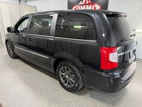 Used 2015 Chrysler Town & Country S w/ Driver Convenience Group FWD image 6
