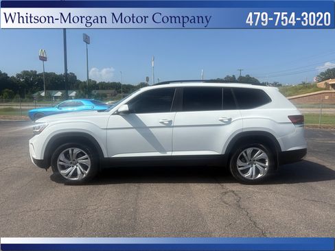 Used 2023 Volkswagen Atlas SE w/ Panoramic Sunroof Package FWD image 2
