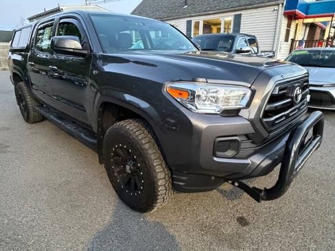 Used 2016 Toyota Tacoma SR AWD/4WD image 3