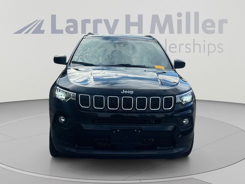 Used 2024 Jeep Compass Latitude AWD/4WD image 9