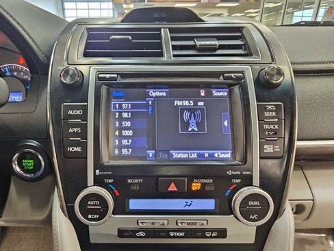 Used 2014 Toyota Camry XLE w/ Leather Package FWD image 16