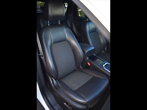 Used 2019 Land Rover Discovery Sport SE image 33