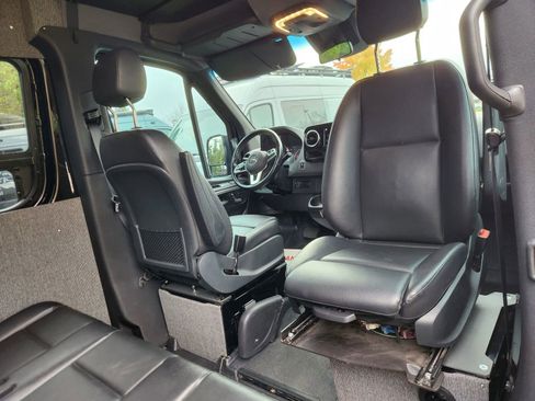 Used 2020 Mercedes-Benz Sprinter 2500 image 35