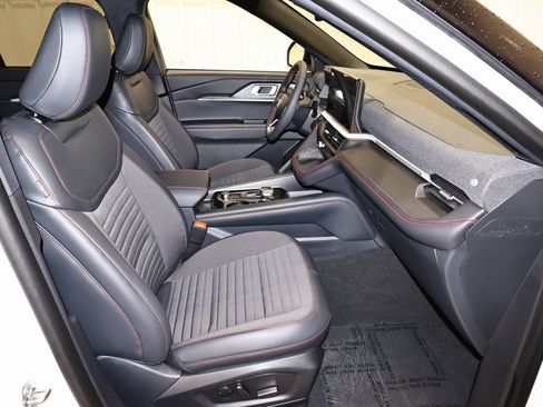 New 2026 Ford Explorer ST-Line w/ ST-Line Street Pack image 18