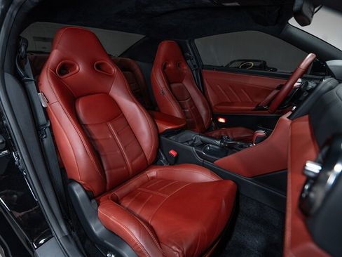 Used 2021 Nissan GT-R Premium AWD/4WD image 29