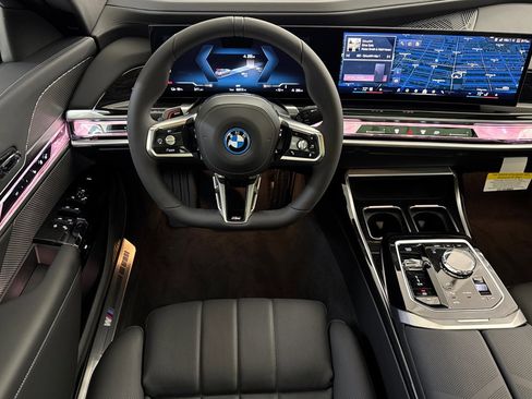 Used 2026 BMW i7 xDrive60 w/ Executive Package RWD image 27
