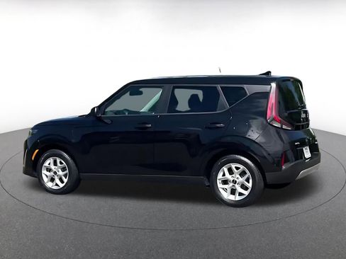 Used 2025 Kia Soul LX w/ LX Technology Package FWD image 10