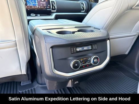 Used 2026 Ford Expedition Platinum w/ Platinum Ultimate Package AWD/4WD image 25
