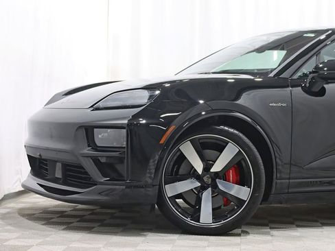 Used 2025 Porsche Macan Turbo Electric AWD/4WD image 3