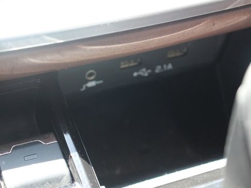 Used 2022 Subaru Outback Touring w/ Popular Package #2 image 34