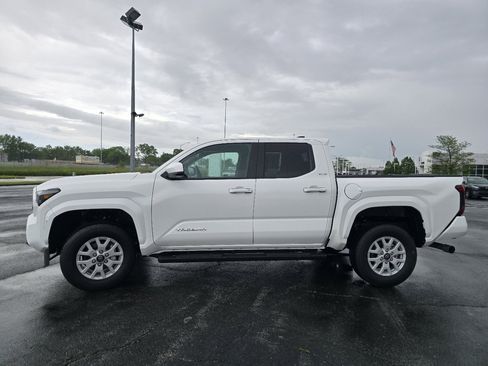 New 2026 Toyota Tacoma SR5 AWD/4WD image 12