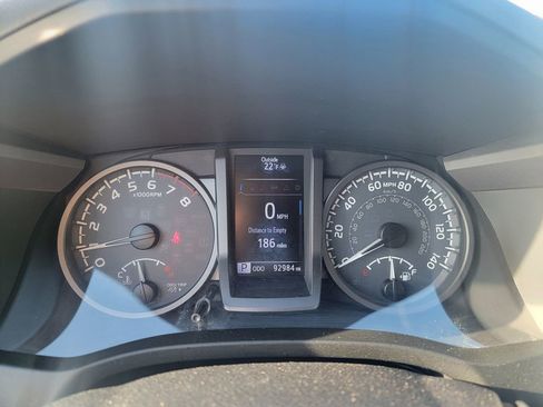 Used 2017 Toyota Tacoma TRD Sport image 22