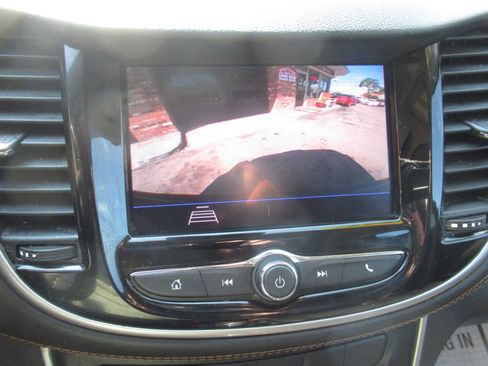 Used 2020 Chevrolet Trax LT w/ Sun & Sound Package AWD/4WD image 25