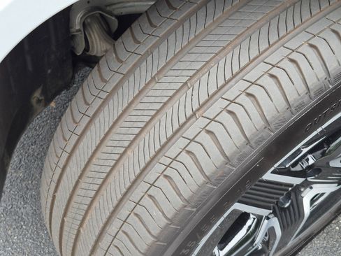 Certified 2025 Mercedes-Benz GLC 300 4MATIC image 12
