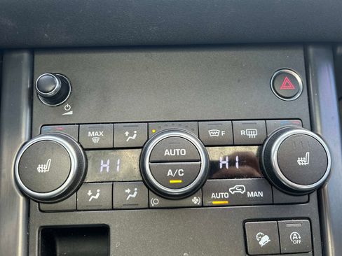 Used 2019 Land Rover Range Rover Evoque Landmark Edition image 32