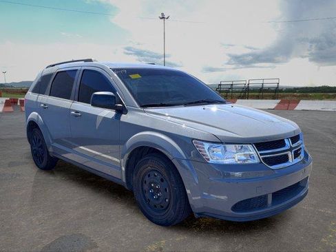 Used 2020 Dodge Journey SE FWD image 2