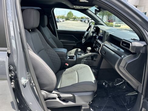 Used 2024 Toyota Tacoma SR5 w/ SR5 Upgrade Package AWD/4WD image 33
