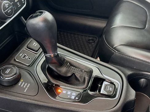 Used 2020 Jeep Cherokee Latitude Plus AWD/4WD image 19