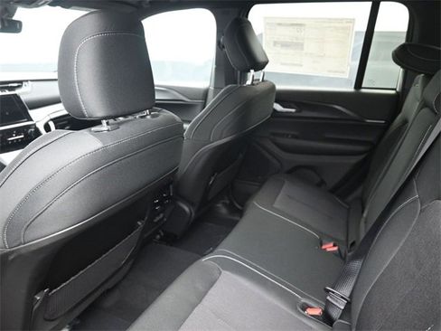 New 2025 Jeep Grand Cherokee Laredo X w/ Luxury Tech Group I image 15