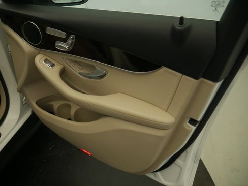 Used 2022 Mercedes-Benz GLC 300 4MATIC image 25