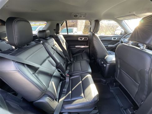 Used 2022 Ford Explorer XLT w/ Equipment Group 202A image 22
