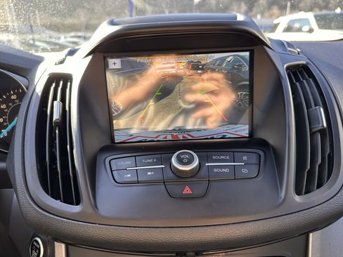 Used 2019 Ford Escape SE image 14