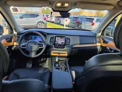 Used 2023 Volvo XC90 B6 Plus AWD/4WD image 12