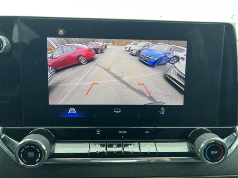 Used 2024 Chevrolet Colorado W/T image 16