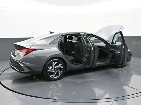 Certified 2025 Hyundai Elantra Sport image 42