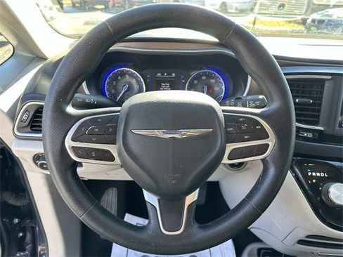 Certified 2019 Chrysler Pacifica Touring Plus image 24