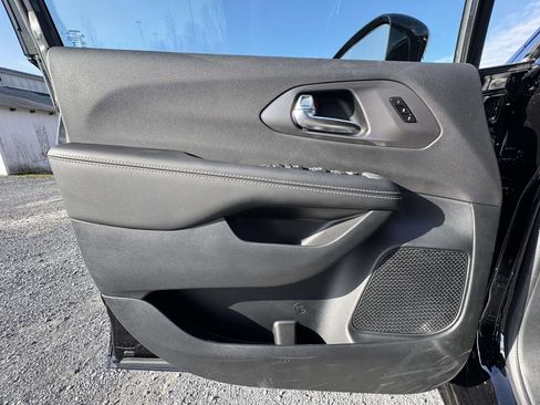 New 2026 Chrysler Pacifica Select FWD image 25