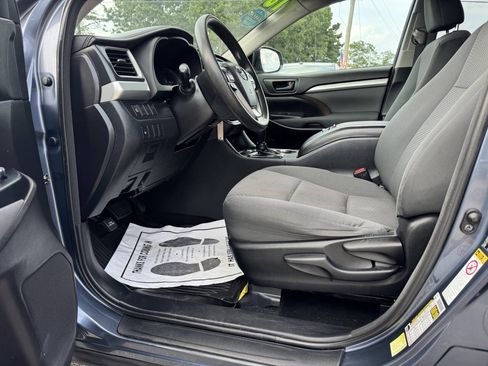 Used 2018 Toyota Highlander LE AWD/4WD image 15