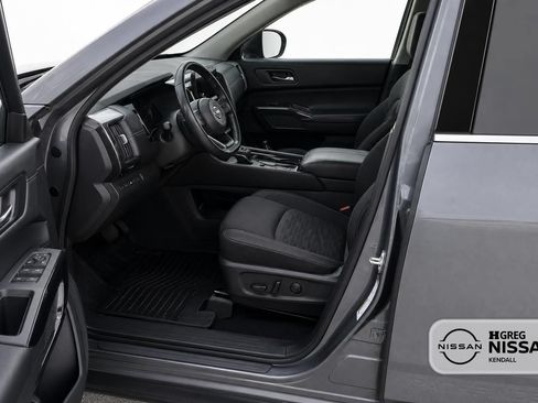 Used 2024 Nissan Pathfinder SV FWD image 5