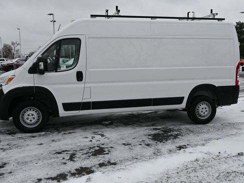 Used 2024 RAM ProMaster 2500 w/ Convenience Group image 4