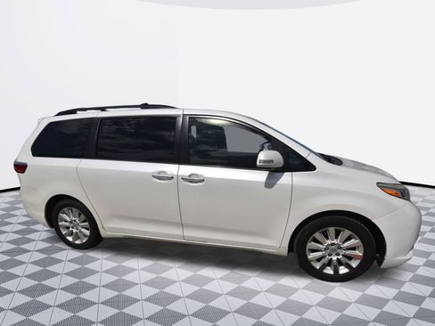 Used 2014 Toyota Sienna Limited w/ Limited Premium Package image 4