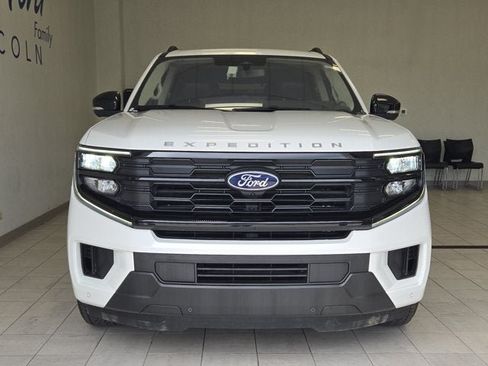 Used 2025 Ford Expedition Active AWD/4WD image 2