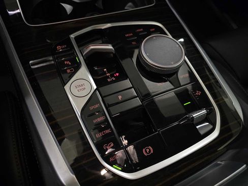 Used 2025 BMW X5 xDrive50e image 36