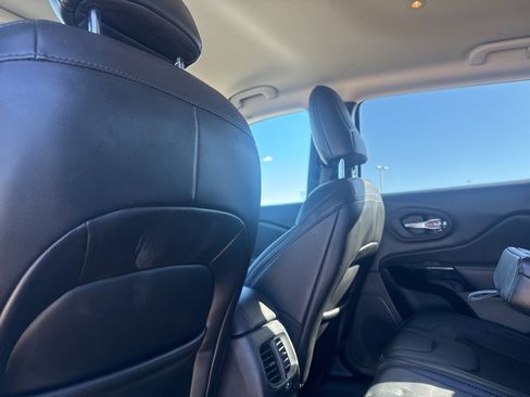 Used 2020 Jeep Cherokee Latitude Plus image 24