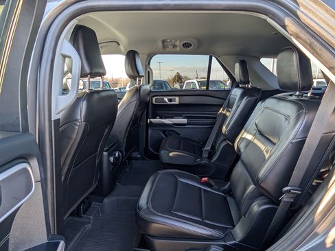 Certified 2022 Ford Explorer XLT w/ Equipment Group 202A image 15