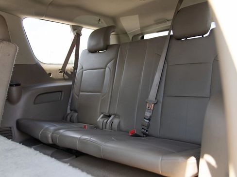 Used 2015 Chevrolet Suburban LT RWD image 24