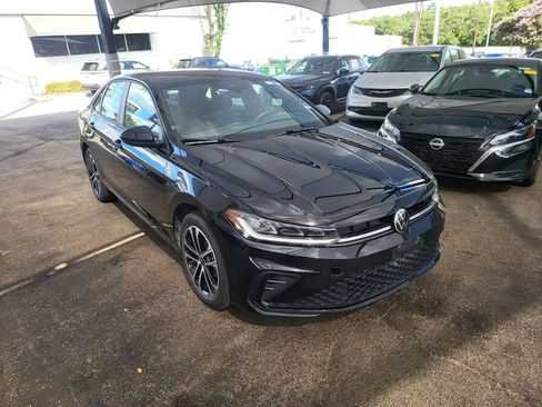 Used 2025 Volkswagen Jetta Sport FWD image 2
