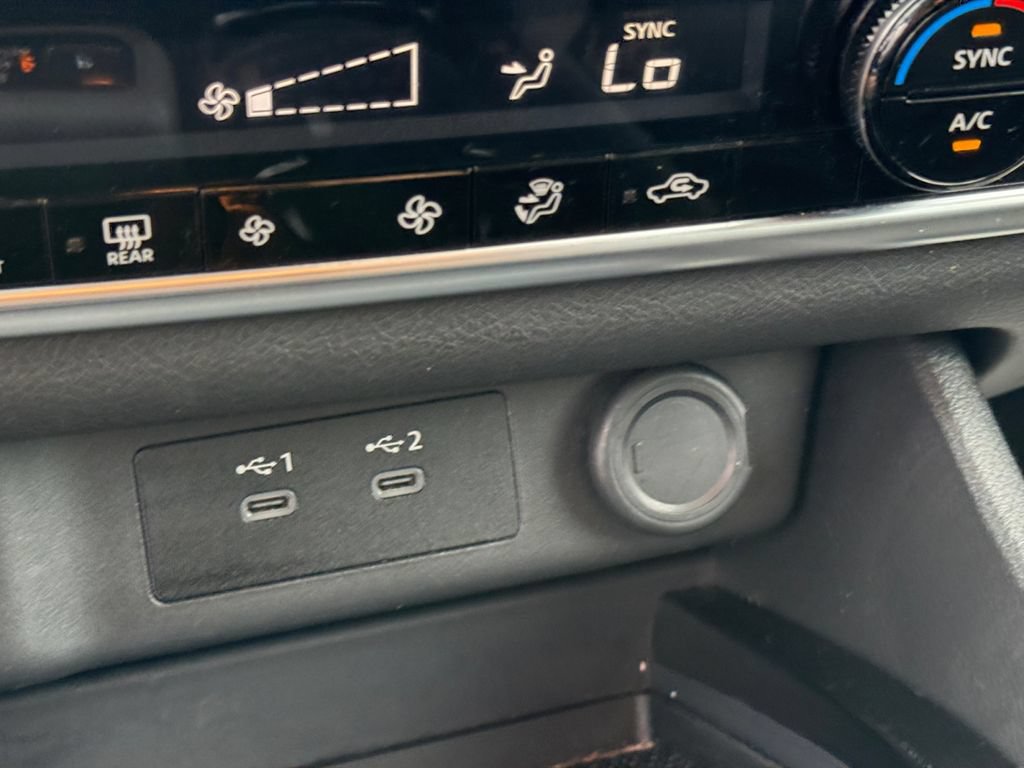 Used 2025 Nissan Rogue SV AWD/4WD image 33