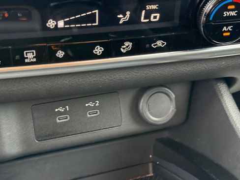 Used 2025 Nissan Rogue SV AWD/4WD image 33