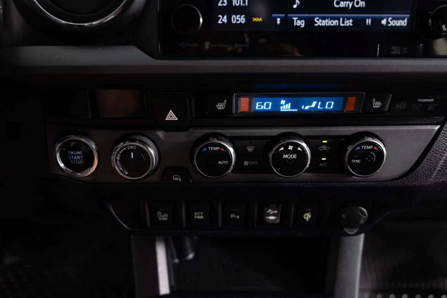 Used 2017 Toyota Tacoma TRD Off-Road w/ Premium & Technology Package AWD/4WD image 34