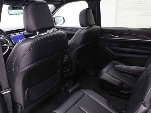 Used 2024 Jeep Grand Cherokee L Limited w/ Luxury Tech Group II image 10