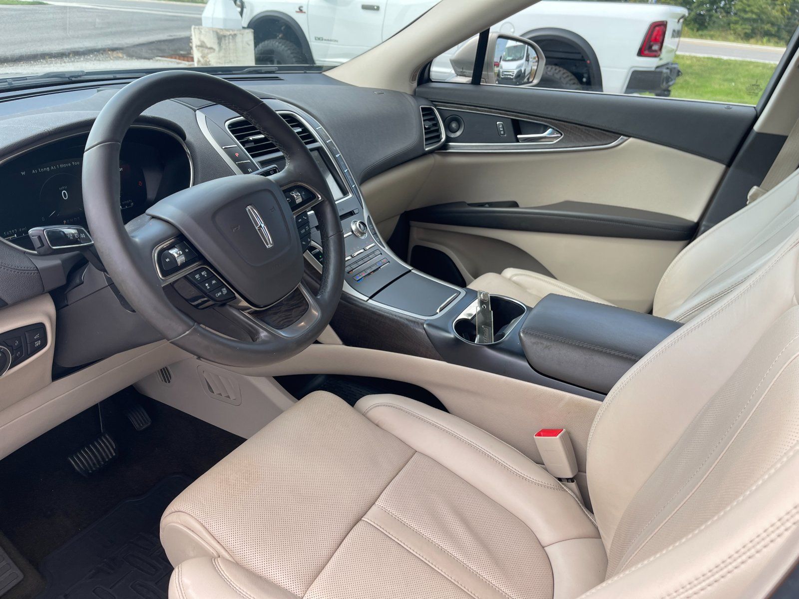 Used 2019 Lincoln Nautilus Reserve FWD image 11