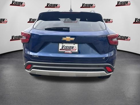 Used 2024 Chevrolet Trax LT w/ Sunroof Package FWD image 6